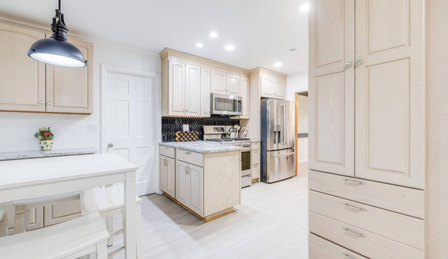 NEW* 4 Bedroom Retreat in North Charleston