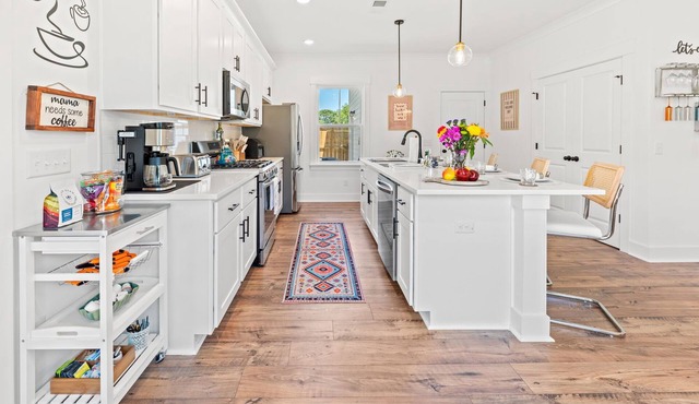 NEW BUILD | 10 Mins to Folly | 4 BR, 10 Guests