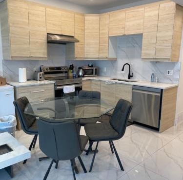 New Luxury Walkout Suite Near University-BY ROOM in Calgary