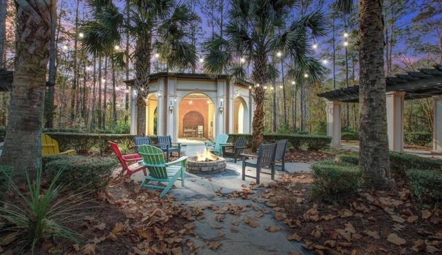 New! Mermaid Haven, spacious beach zen vibe, screened porch, bar, pool & beach!