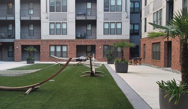 NEW! The Luxe Escape★ East Central loft with pool, hammocks, and more!