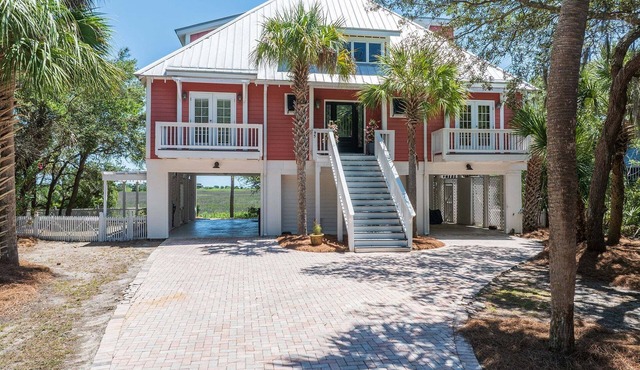 Newly Listed! Scenic Marsh Views in Harbor Island!