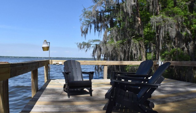 Newly remodeled 3 bedroom, lakeside home