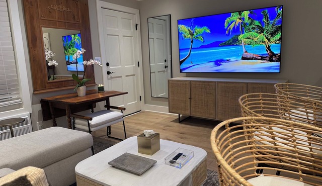 Newly renovated. 1 King bedroom condo, 2 blocks from Sullivan's Island beach.