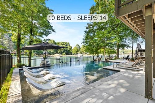 Niblick on Norman w/Heated Pool & Optional Boat Rental in Cornelius
