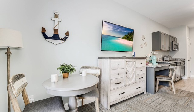No Cleaning Fee - Condo With Waterfront Pool/Beach in Southport