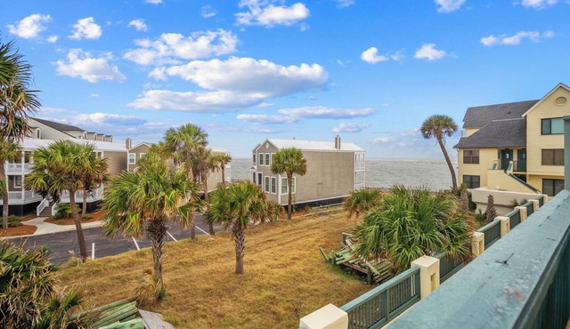 Ocean View Condo, Golf Cart Included, Private Patio, Newly Redecorated - 607 Newhaven