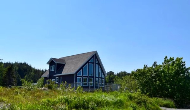 Ocean‑View Cottage w/Whale & Iceberg Spotting – 5 Min to East Coast Trail in Cape Broyle