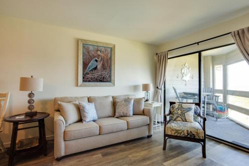 Ocean-View Island Condo w/Pool: Pets Welcome!