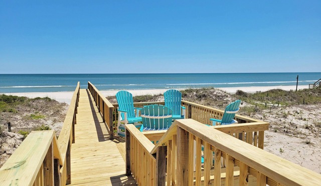 Oceanfront House, Screen Porch, Boardwalk, Volleyball Sand Court, Game Room