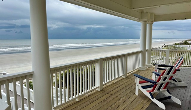Oceanfront w/sandy beach all day! 4100sq ft. Retreat w/Private walk, Pet’s ok!