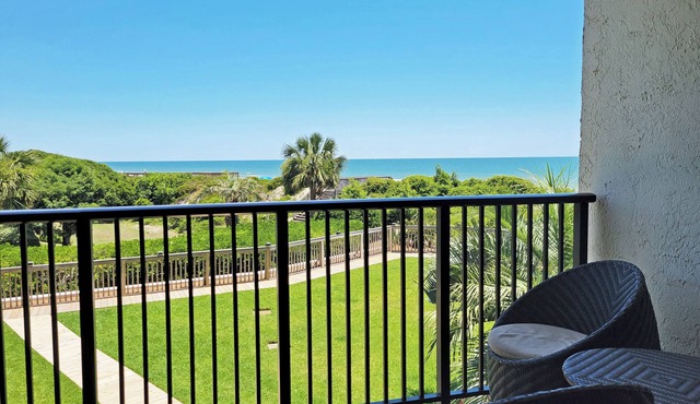 Oceanside Townhouse-Style Condo, 2 Kings, Ocean View, Patio, Pool, Beach Access