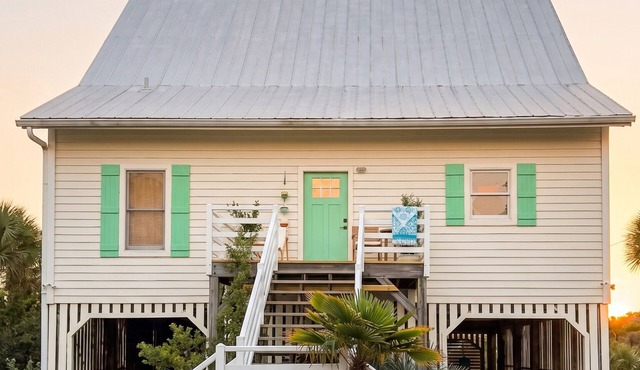 Old Charm.steps from beach