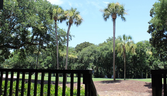 On Cougar Point - 3 minute walk to the beach - updated villa