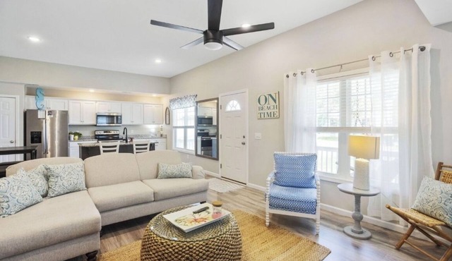 Only TWO MILES to the beach! Custom bungalow. Fenced-in yard! in Ocean Isle Beach