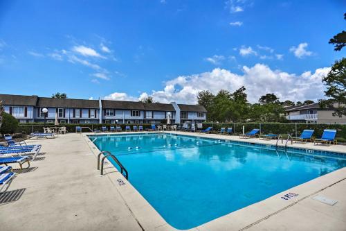 Patio & Balcony! NMB Townhome < 2 Mi to Shore