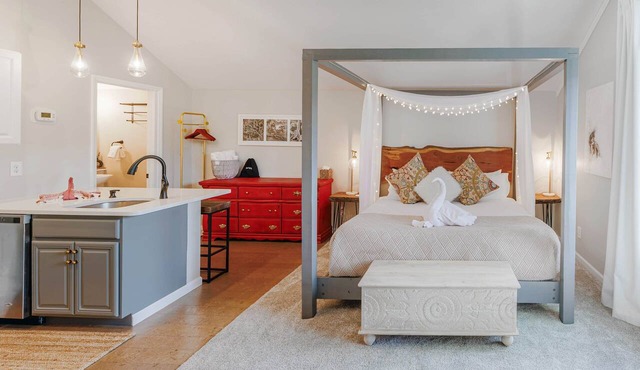 Peaceful Marsh-Front Boho Studio Apartment l Sunset Deck