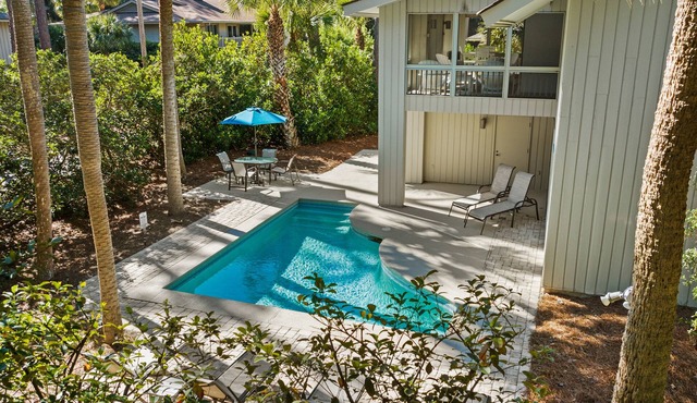 Pelican's Perch – 4th Row Sea Pines Home, Pool, Free Seasonal Heat, 800 Ft to Beach