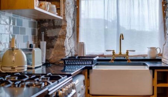 Penny Post Cottage - charming character cottage on the edge of the Lake District in Carnforth