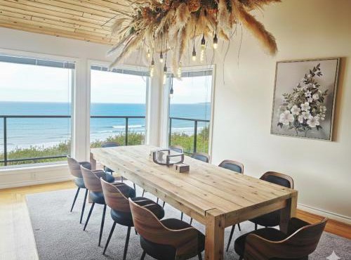 Perching Gull House Storms & Wildlife Watching Oceanfront View in Sooke
