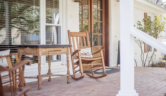 Perfect family home in West Ashley, minutes to Folly Beach & Downtown Charleston