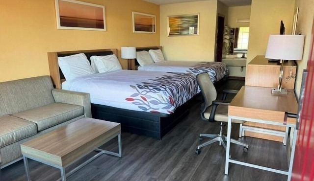 Perfect Pit Stop: Quiet Stay with Easy Dining Access for Road Travelers