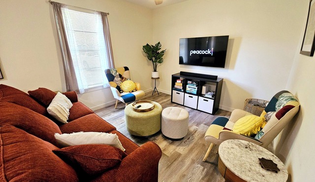 Pet-Friendly Cottage Near Airport