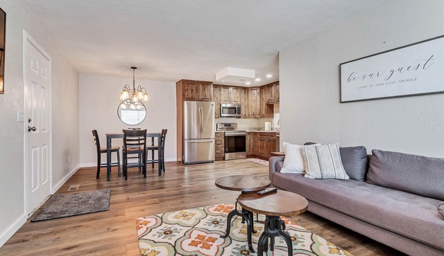 Pet Friendly, Ground Floor Condo, Central Orem in Orem