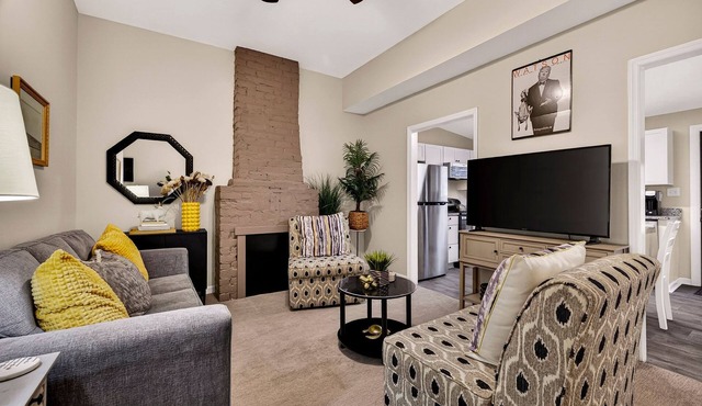 Pet-friendly Row Home in Victorian District w/Parking by Lucky Savannah