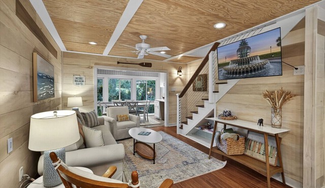 Pet Friendly, Tiki Bar, 3 pools, pickleball!