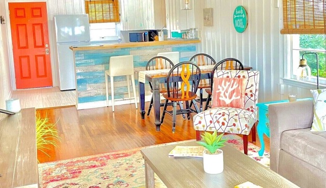 Pets ❤️ Welcome Renovated Modern Rustic Beach Cottage Upstairs w/🌊 Ocean View