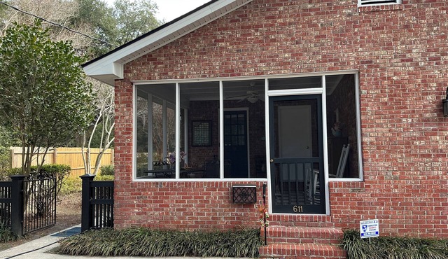 PINEAPPLE HOUSE - Comfortable home in historic district of Summerville SC