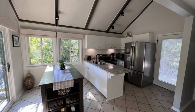 POOL & BEACH ACCESS: Sea Pines Home, Beautiful lagoon view