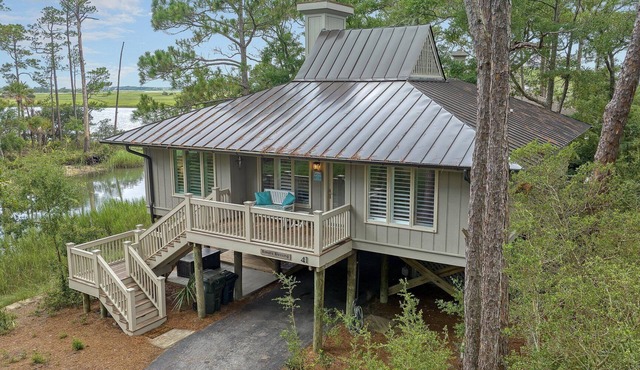 Popular location, river view, pool access