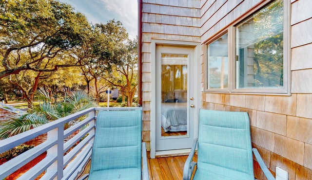 Pristine Townhome with Deck & Peaceful Lagoon View - Near Beach & Golf