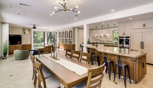 Private 25 Acre Estate w/Lake: Fish & Canoe! in Houston