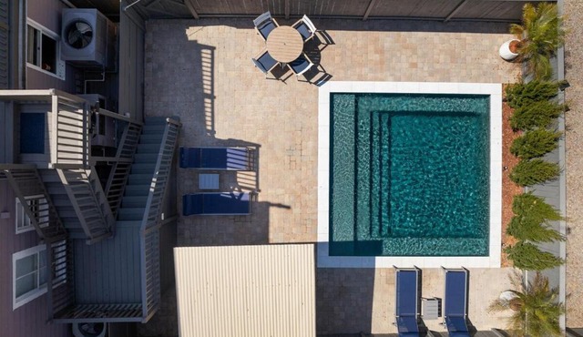 Private HEATED Pool Oasis 4 Bedroom Suite