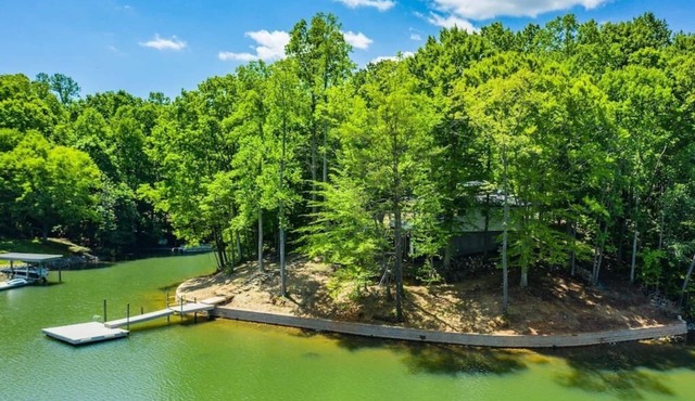 PRIVATE PENINSULA on LAKE NORMAN Pet Friendly! in Denver
