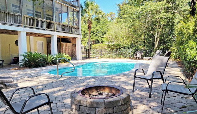 Private Pool Beach House, Dog Friendly, Easy Walk to Beach, Bike Path Nearby
