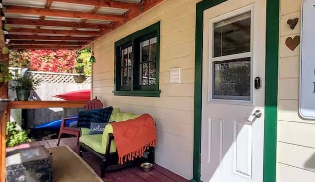 Quaint Cozy Studio w/Offstreet Parking in Eureka