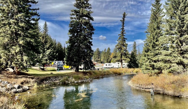 Quaint Riverside Cabin # 1 in Crowsnest Pass