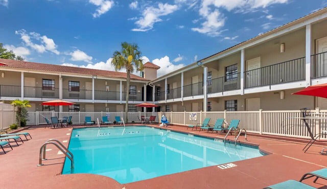 Quality Inn & Suites King Room + Breakfast & Pool