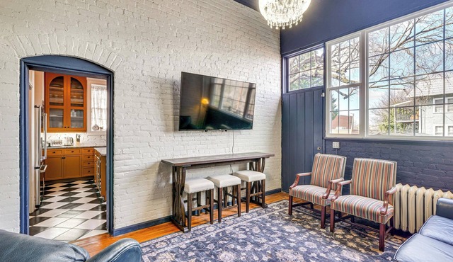 ‘Queen Anne Manor' in Old West End w/Elevator in Danville