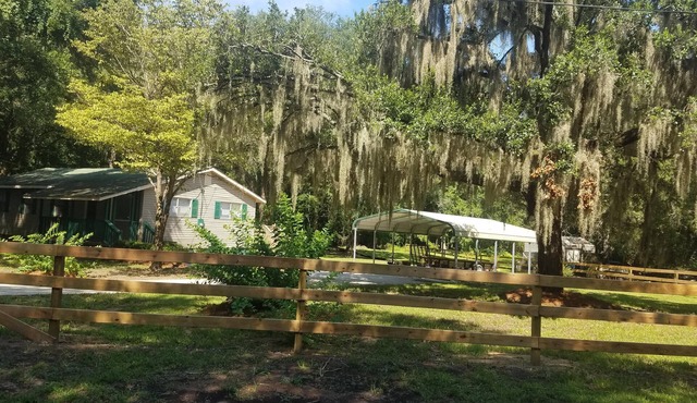 Quiet 4 bedroom close to the beach