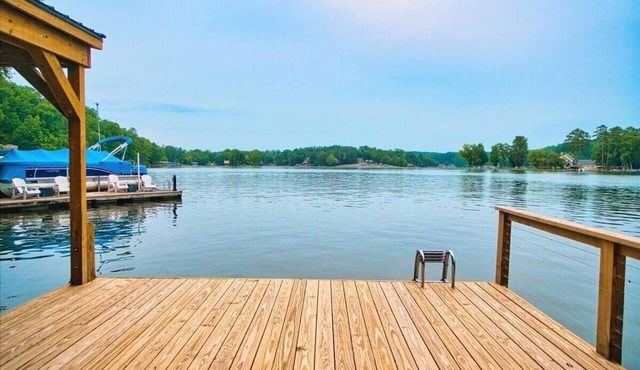 Relaxing Badin Lake Waterfront l Private Pier,Hot Tub,Pool Table-Dock Your Boat! in New London