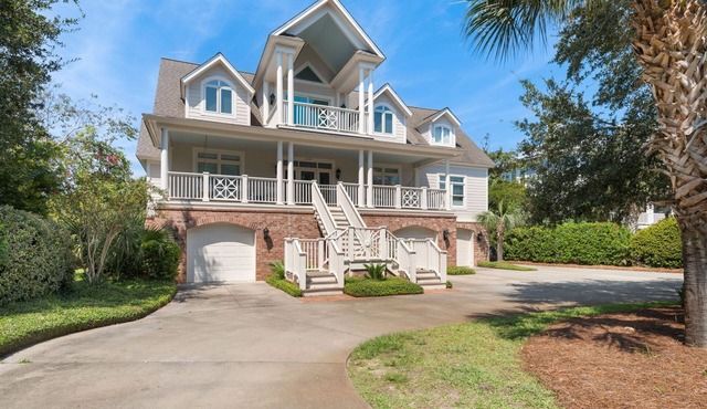Relaxing Beach House, featuring a pool table, elevator and grill Daniel