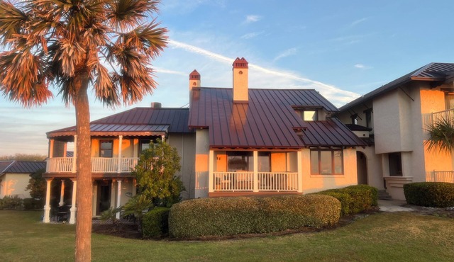 Relaxing Ocean Front Villa - direct beach access!