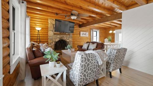 Renovated 5BR/3BA Cabin w/Rec Room