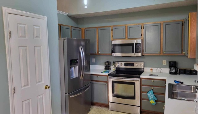 Renovated Cottage with easy access to all of Charlotte