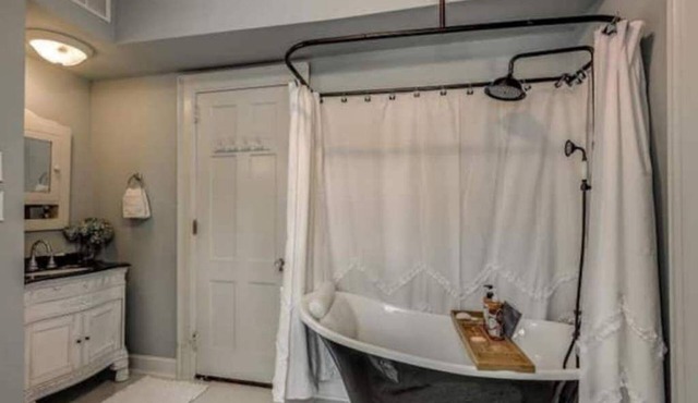 Rent a whole Inn! The Inn on Elm 6 beds/5 baths.